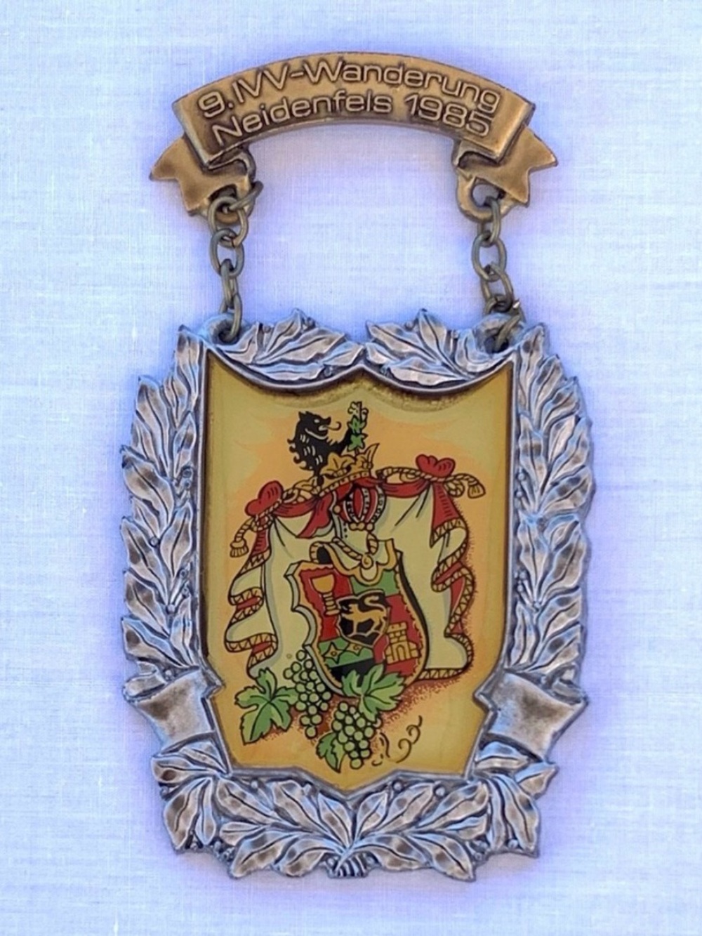 German Hiking Days Medal 1985 Neidenfels Wanderung Brooch